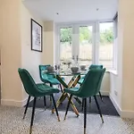Modern 3 Bed, Contractors Welcome, Bradford