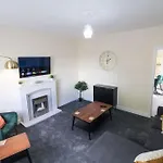 Modern 3 Bed, Contractors Welcome, Bradford