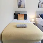Modern 3 Bed, Contractors Welcome, Bradford
