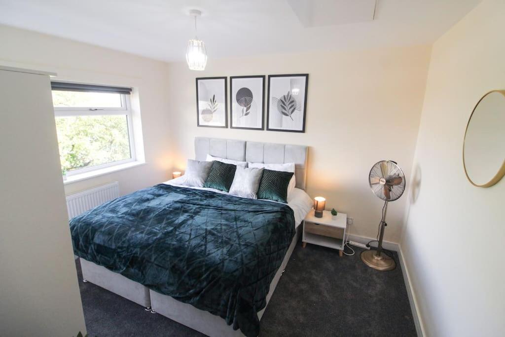 Holiday home Modern 3 Bed, Contractors Welcome, Bradford