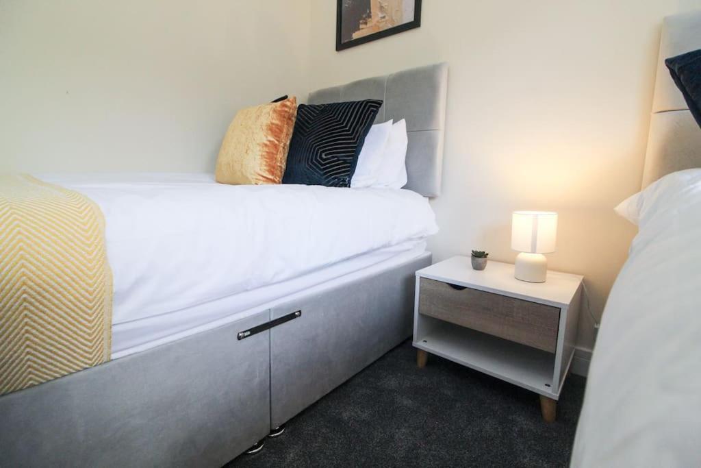 Holiday home Modern 3 Bed, Contractors Welcome, Bradford *