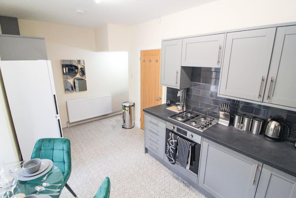Modern 3 Bed, Contractors Welcome, Bradford