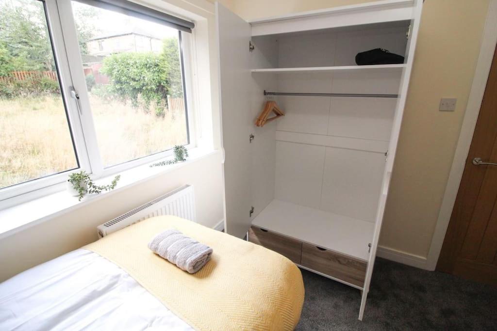 Modern 3 Bed, Contractors Welcome, Bradford Bradford (West Yorkshire)